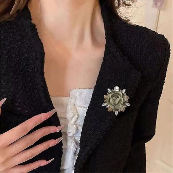 Tnobhg Rose Flower Brooch Realistic Green Leaves Anti-slip  Elegant Rose Flower Brooch Pin Women Wedding Party Gift Gentleman\'s Green